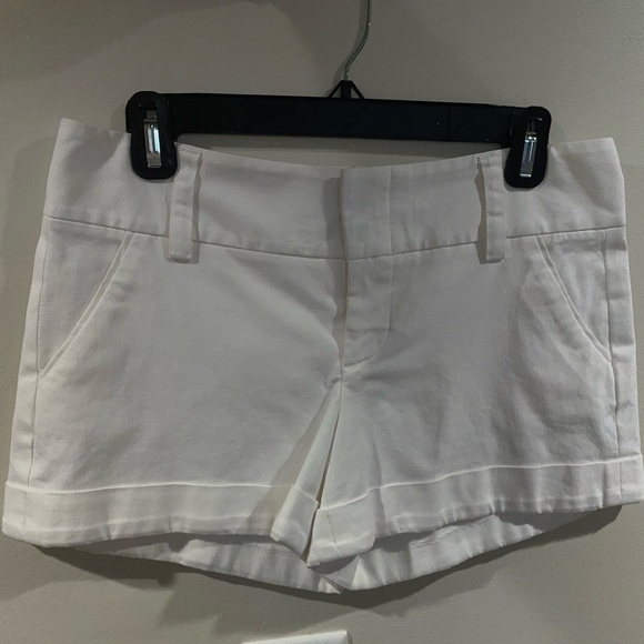 Alice + Olivia Cady Short - Picture 4 of 6